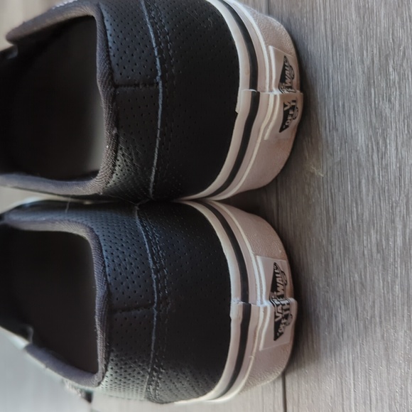 Vans slip on shoes, size 9 - Picture 3 of 7